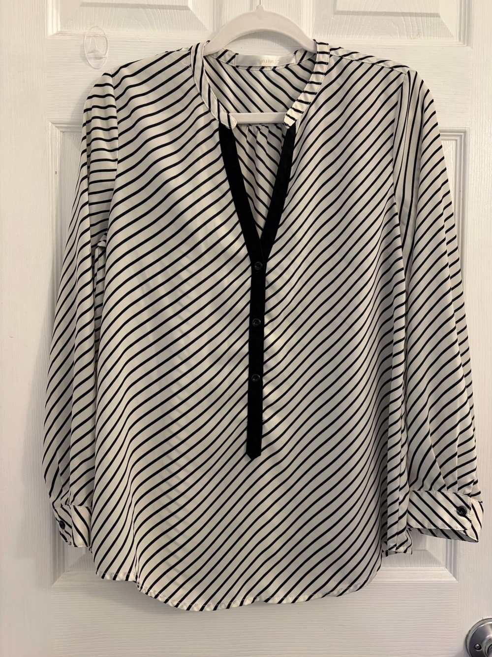 fun 2 fun Black and White Diagonal Stripe Button-Front Blouse. Size Medium